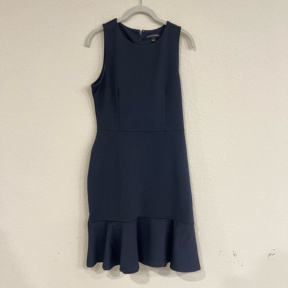 Banana Republic Navy Blue Sleeveless Fitted Dress with Ruffle Bottom Size 6 - Picture 1 of 3